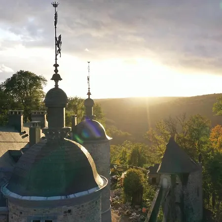 Le Château De Mirwart