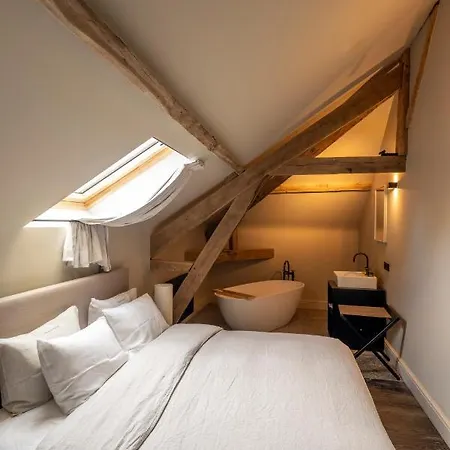 Otel Le Chateau De Mirwart