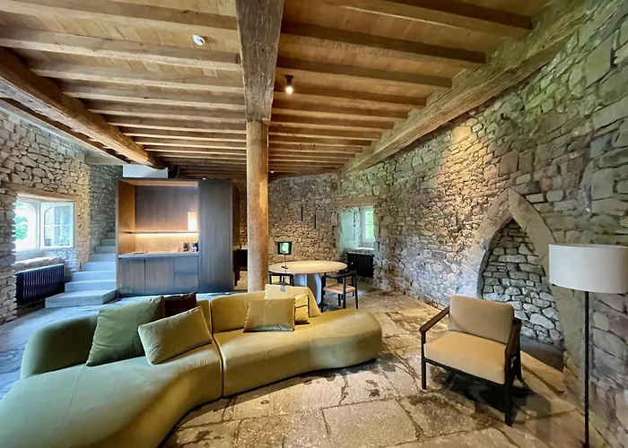 Le Château De Mirwart