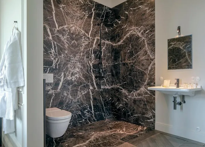 Le Château De Hotel